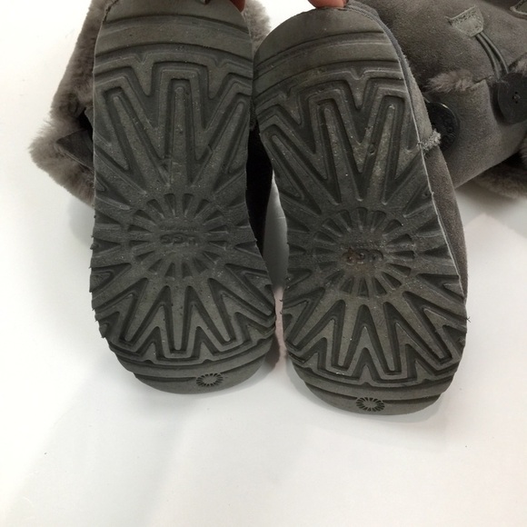 Uggs Bailey Button Triplet Boots in Grey Size 5 - Picture 15 of 15